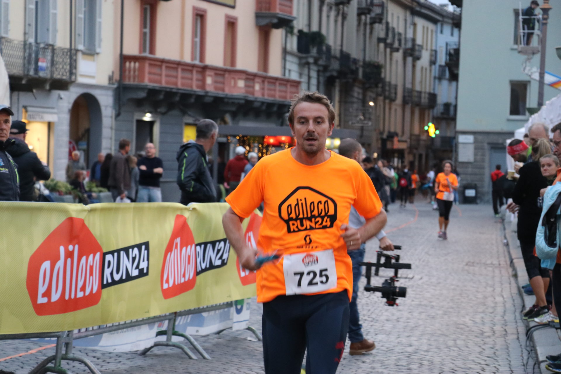 EdilecoRun24  24 ore di corsa nel centro di Aosta