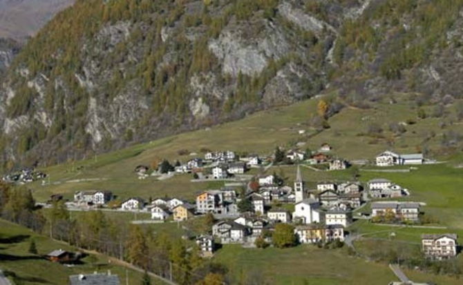 La nevicata notturna crea disagi e malumori a Ollomont