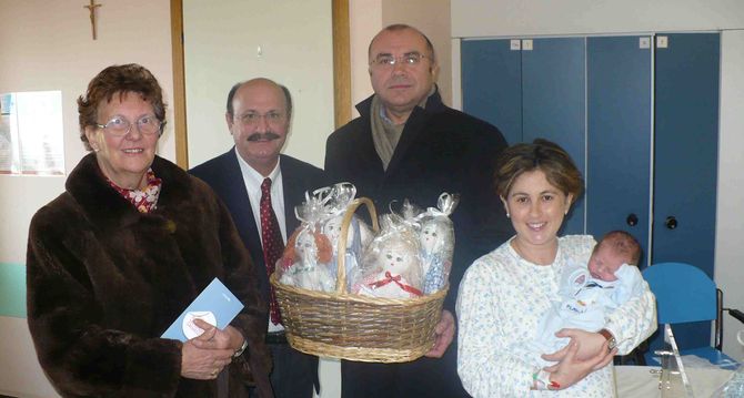 A Gabriele, primo nato in Valle d’Aosta nel 2008, la Puetta dell’Unicef e del Celva