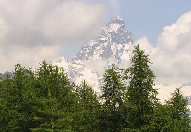 Ennesima domenica nera per la montagna: in Valle due vittime un alpinista e una guida alpina