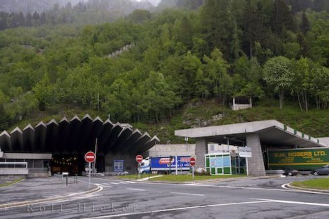 Il Frejus chiude per qualche giorno ai mezzi pesanti. Traffico deviato al Monte Bianco