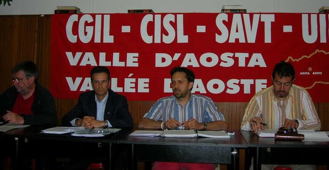 Cgil: discriminati i lavoratori dei comparti sanità e scuola