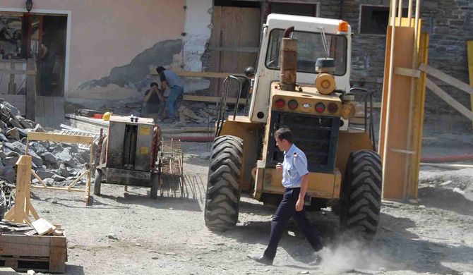 Ennesima tragedia sul lavoro: muore un operaio edile a Cogne. Aveva due figli di 4 e 3 anni