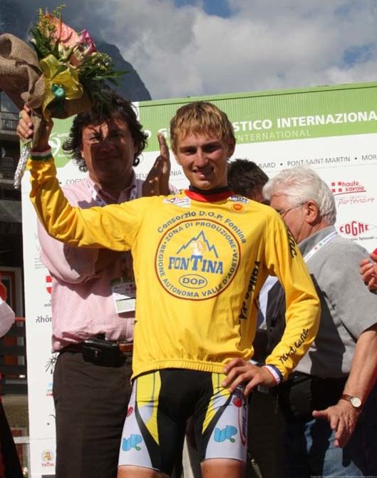 Enrico Zen si prende la maglia di leader del Giro della Valle d’Aosta dopo la vittoria di Cervinia