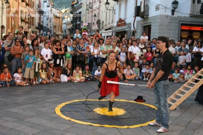 Musica, acrobazie e tante risate ad Aosta, nel weekend, con gli artisti di strada