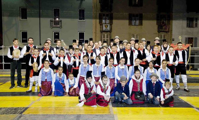 Folklore calabrese e valdostano per rinsaldare i legami di amicizia – Foto S.Venturini