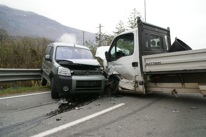 Traffico bloccato sulla statale all’altezza di Quart per incidente stradale