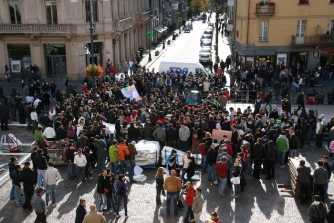 Il collettivo studentesco valdostano organizza un Corteo di protesta contro il razzismo