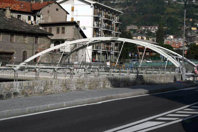 Rotonda Valpetroli e riverniciatura del Ponte sul Buthier, in estate i lavori