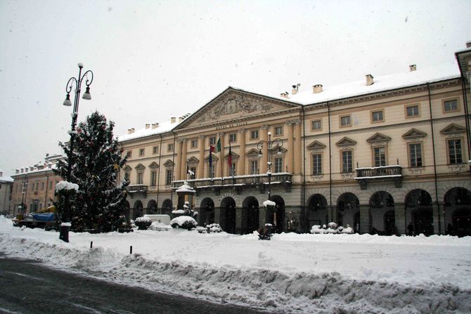 Muro dell’opposizione contro il bilancio triennale: “è inadeguato”. La maggioranza “è concreto”