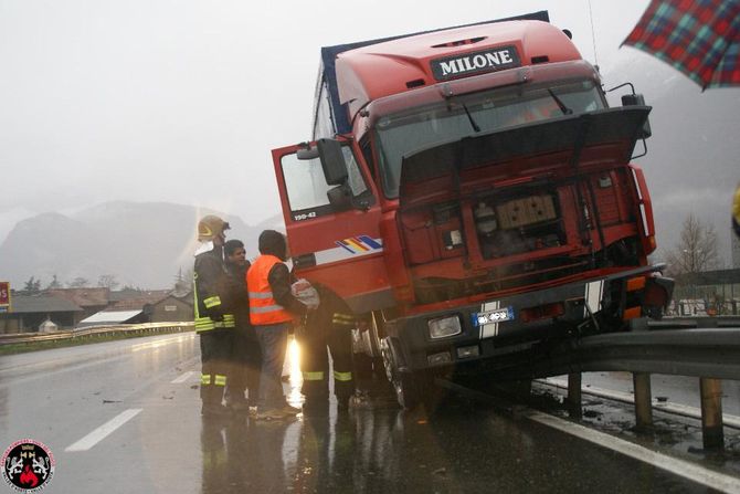 Incidente a Pont-Saint-Martin tra un’auto e un camion