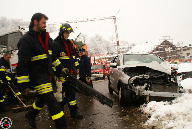 Saint-Pierre: incidente tra un’Opel Corsa e uno spazzaneve