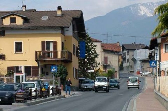 Pollein cerca una soluzione per limitare la velocità sulle strade: “Chi ci dice le cose da fare?”