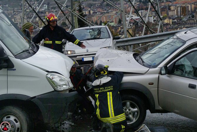 Scontro frontale tra due auto a Charvensod