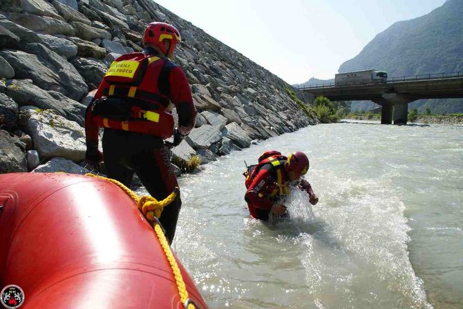 Si continua a cercare il 47enne scomparso nelle acque della Dora