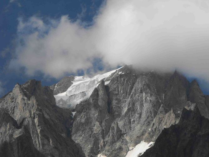 Grandes Jorasses, aspirante guida alpina muore dopo esser scivolato sul ghiacciaio