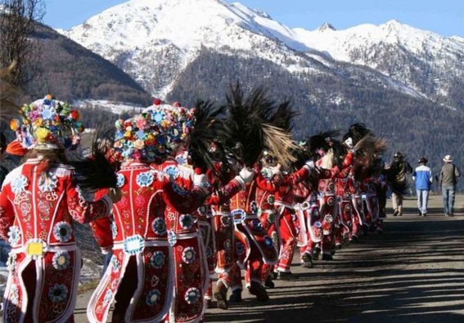 Le landzettes tornano a portare allegria ad Allein