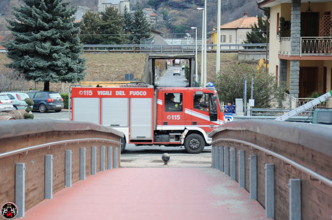 Un uomo si getta in Dora con il figlioletto. Si aggravano le condizioni del bimbo