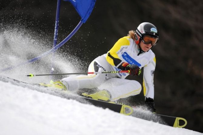 Denise Karbon domina lo slalom gigante di Gressoney. La Brignone cade nella seconda manche