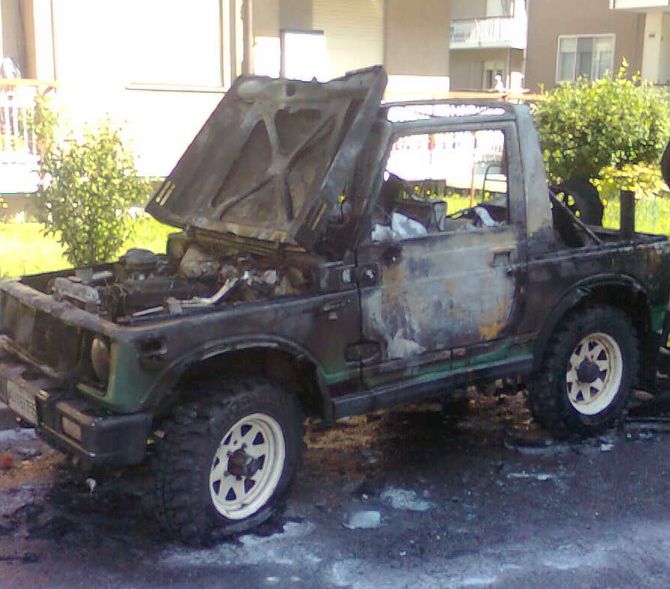 Auto in fiamme a Pont-Saint-Martin