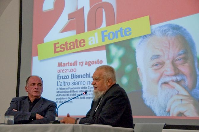 Enzo Bianchi conquista il pubblico del Forte di Bard