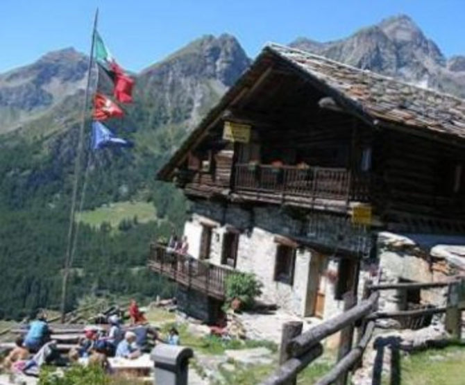 Non era in regola con lo scarico delle acque reflue, chiuso il rifugio Guide Frachey a Champoluc