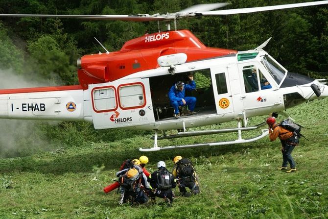 Precipita un elicottero in Val d’Ayas, tutti illesi i passeggeri