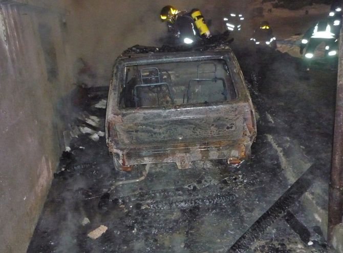 Un incendio distrugge un’auto e il deposito nel quale era parcheggiata a Ollomont