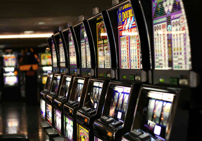 Slot machine, dal 1° aprile la “stretta” sugli orari di accensione delle macchinette