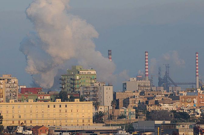 Proiezione e dibattito con la regista di  “La Svolta – Donne contro l’Ilva”.