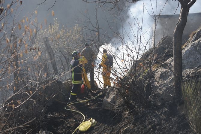 Incendio a Perloz in località Chichal