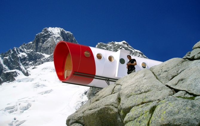 Nuova struttura hi-tech in vetroresina e in pvc per il nuovo rifugio Gervasutti in Val Ferret