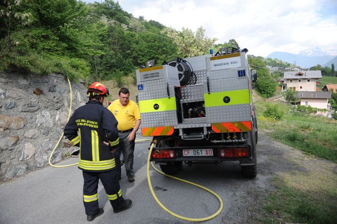 Duecento metri quadri di boscaglia in fiamme a Verrayes