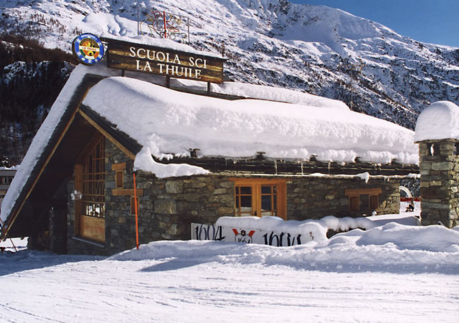 Bimbo morto sugli sci a La Thuile, confermata in appello la condanna per la maestra di sci