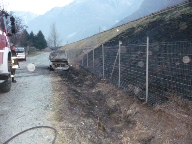 Sta lottando per la vita l’uomo coinvolto nell’incendio della propria automobile