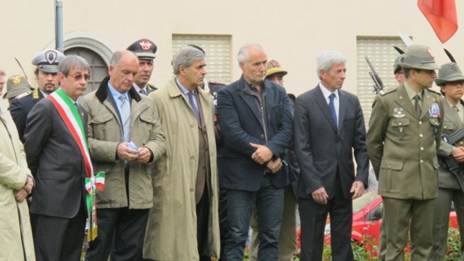 Una lettrice sul 25 aprile: “le bandiere son un omaggio ai caduti”