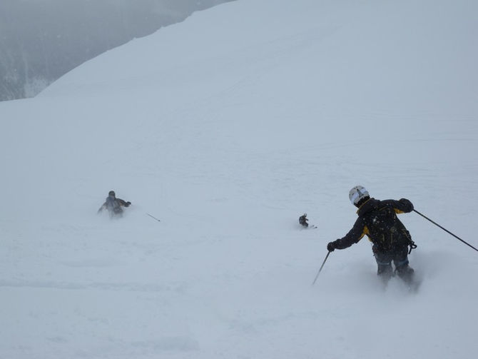 Scialpinista si infortuna. I soccorsi partono a piedi