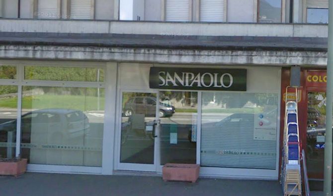 Rapina una banca e poi scappa a piedi, rintracciato in centro ad Aosta