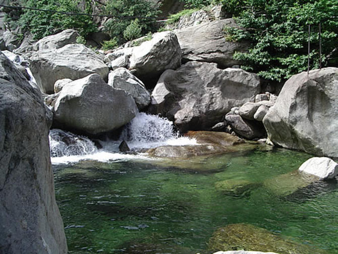 Ragazzo annega mentre fa il bagno nel Torrente Fer a Donnas