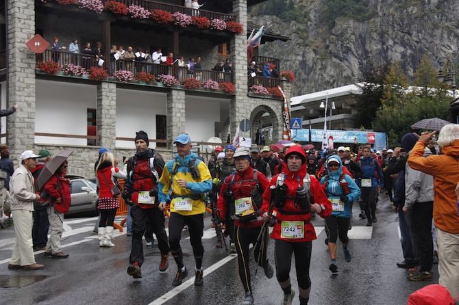 Ultra-Trail du Mont-Blanc, il maltempo dimezza i percorsi / La corsa LIVE