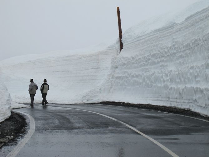 Slavina sulla Statale 26 tra La Thuile e il Piccolo San Bernardo, chiuso un tratto di strada