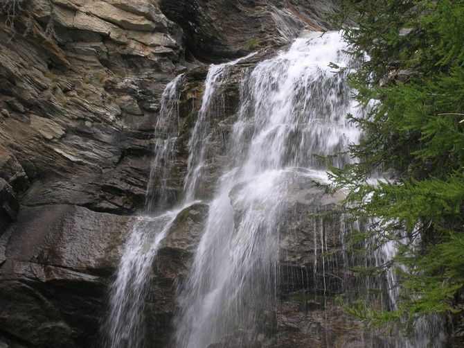 13enne inglese si frattura il femore facendo canyoning, recuperata dall’elisoccorso