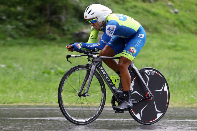 Giro della Valle d’Aosta, Diego Ochoa si aggiudica il prologo