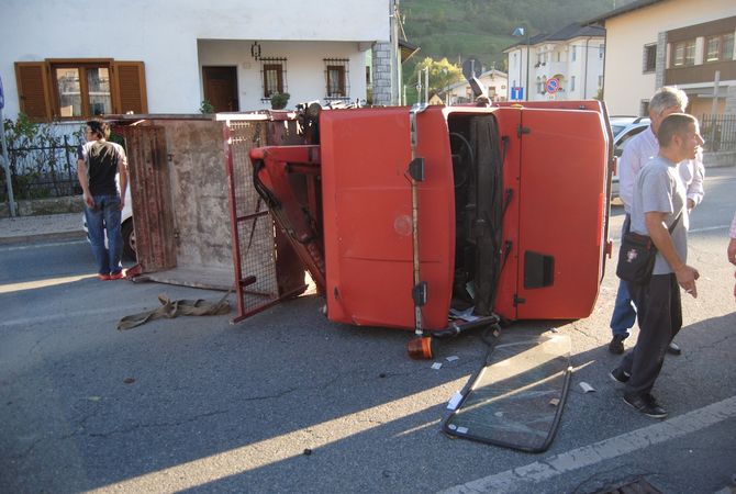 Incidente stradale a Plan Félinaz, illesi i due conducenti