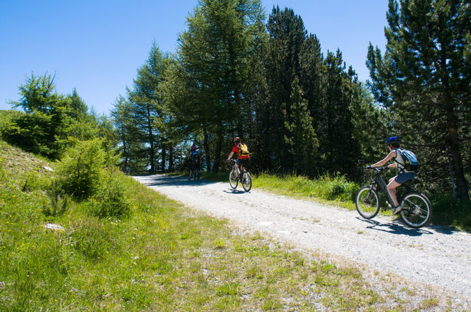 In sella alla MTB, una pedalata trionfale al rifugio Arp, in Val d’Ayas