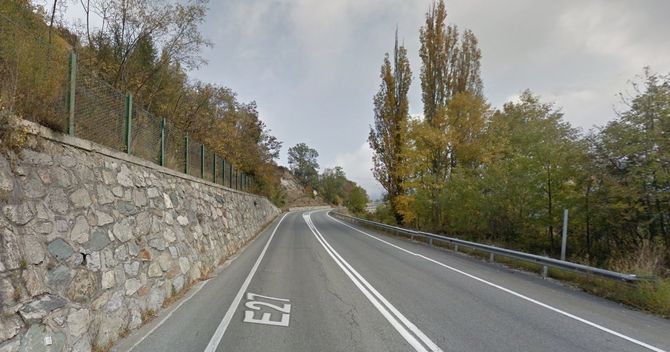 Tir si ribalta sulla statale 27 per il Gran San Bernardo, nessun ferito