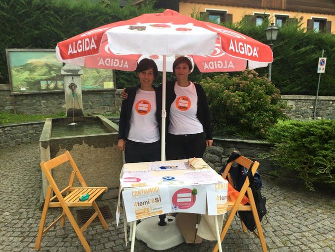 Il comitato valdostano di “Possibile” raccoglie firme per i referendum in Piazza Chanoux