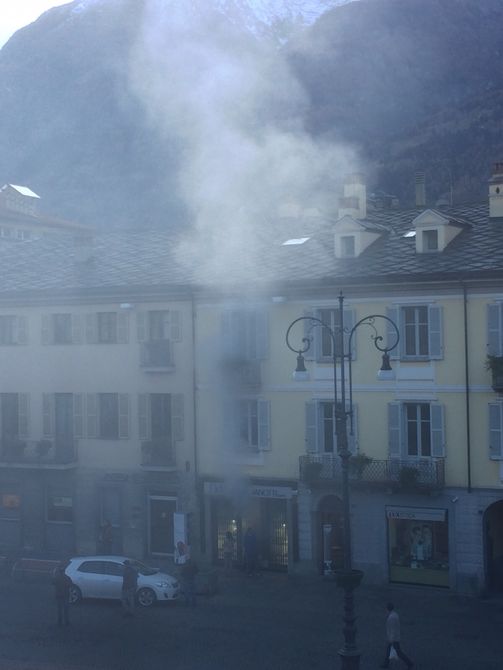 Fumo da una gioielleria in piazza Chanoux, ma è l’allarme anti-intrusione