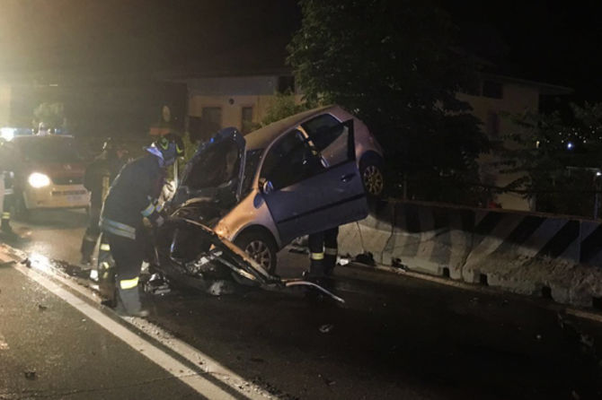 Aosta, si schianta in auto e si allontana prima dell’arrivo dei soccorsi