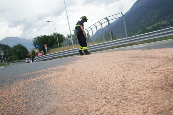 Aosta, intervento dei Vigili del fuoco per uno sversamento di gasolio